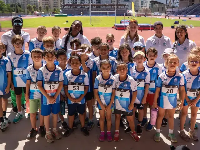 Le groupe de l\'école d\'athlétisme de l\'OM au stade