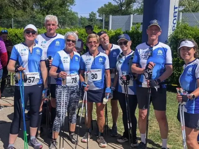 Groupe Marche nordique de l'OM Athlétisme à l'entraînement